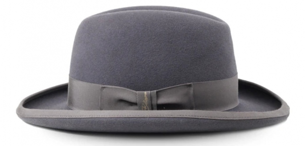 Topi Homburg dengan karakteristik yang khas